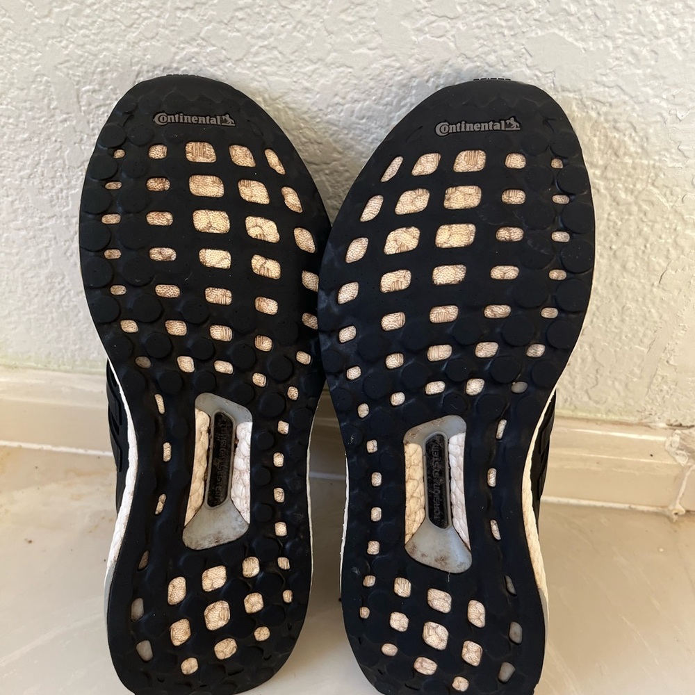 Adidas Women’s Ultra-boost Running Shoes Black Size 7.5 - Picture 6 of 10